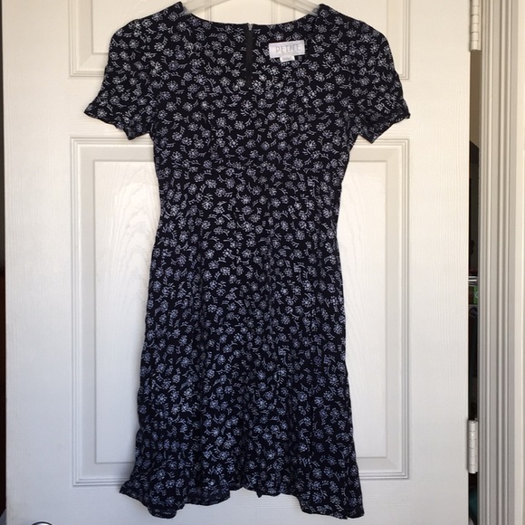 Petite Sophisticate Dresses & Skirts - Vintage babydoll dress black+lavender flowers 0